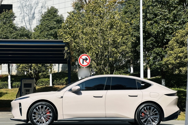 蔚来ET5 2022款 75kWh车身外观6008