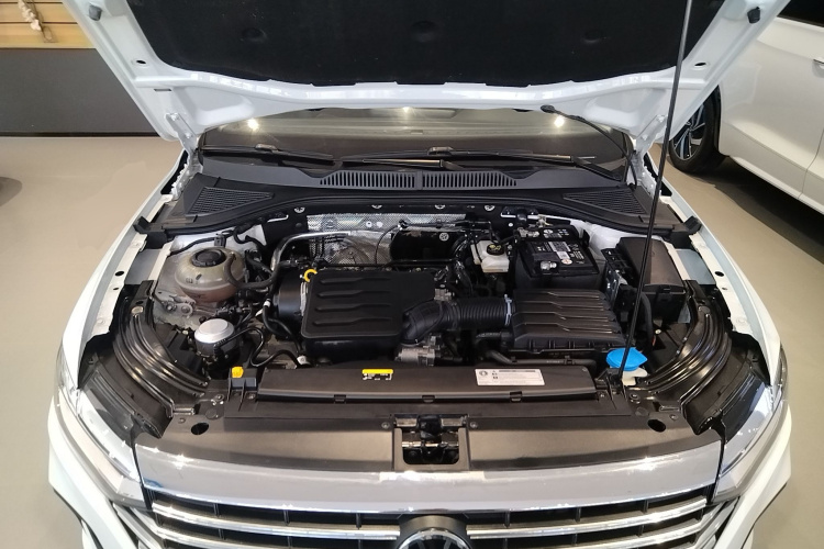 大众 朗逸 2023款 1.5L 自动得逸版机舱底盘24