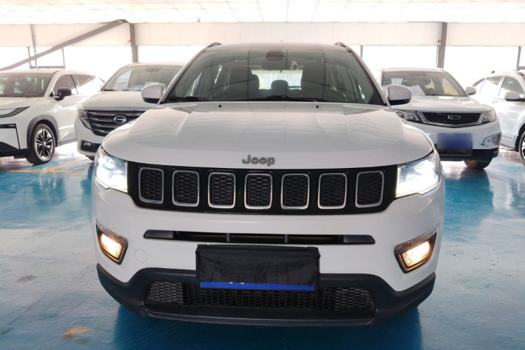 Jeep 指南者 2019款 200T 自动家享-互联大屏版车身外观2