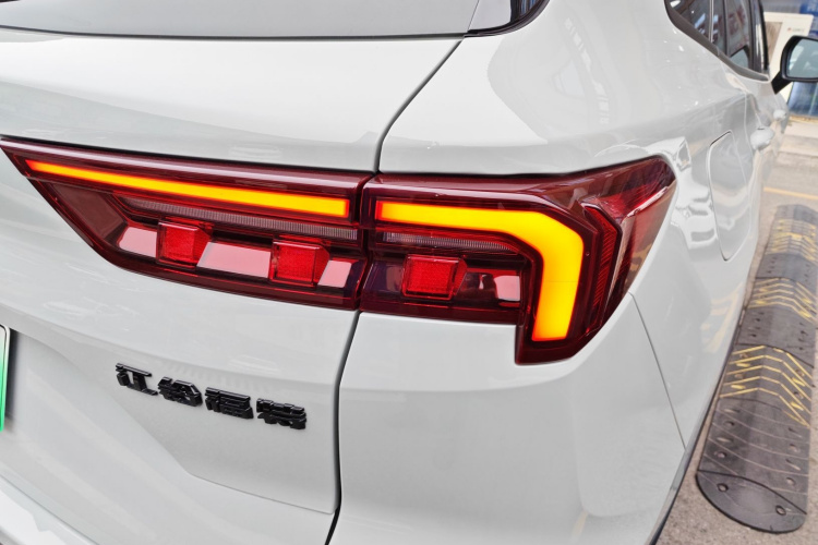 福特 领睿新能源 2025款 尊领型PLUS车身外观9