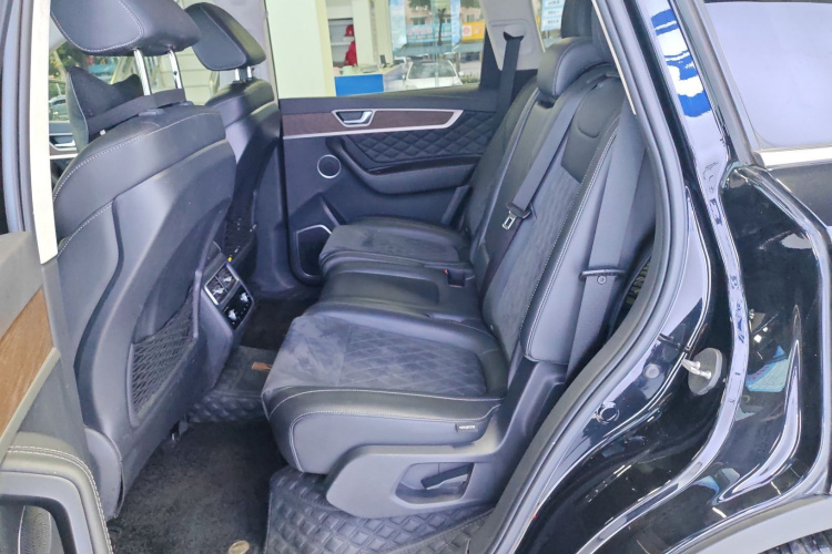 红旗HS7 2021款 2.0T DCT两驱智联旗畅版中控内饰21