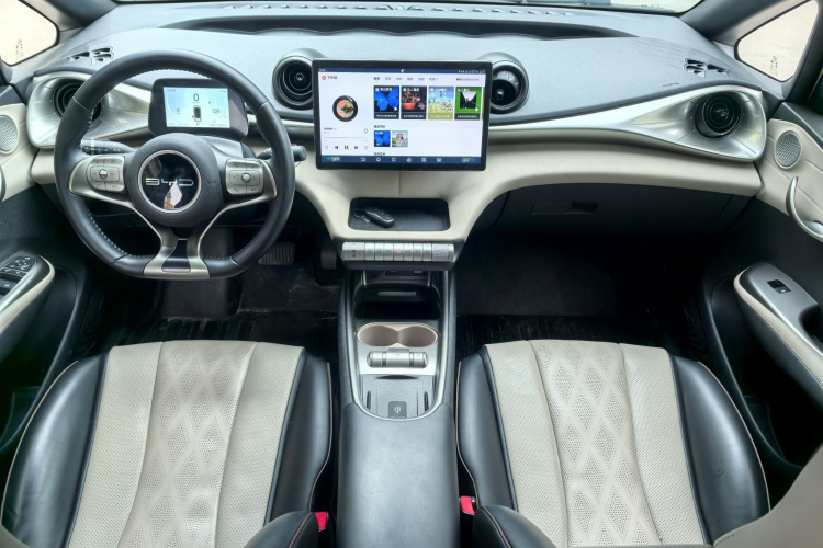 比亚迪 海豚 2024款 荣耀版 420km 时尚版中控内饰7001