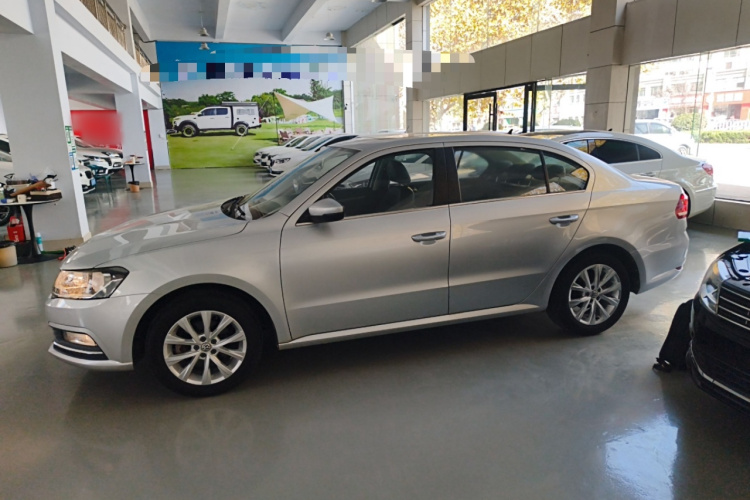 大众 朗逸 2015款 1.6L 自动舒适版车身外观4