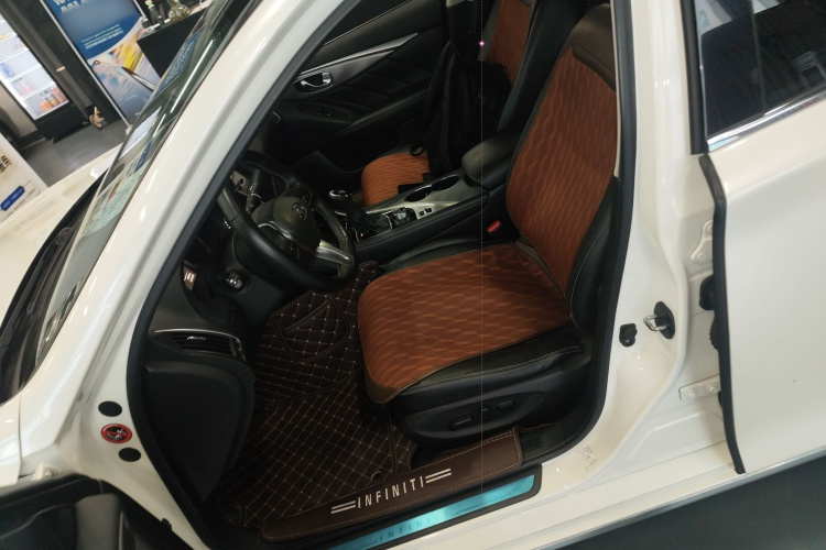 英菲尼迪Q50L 2018款 2.0T 逸享版 国V中控内饰19