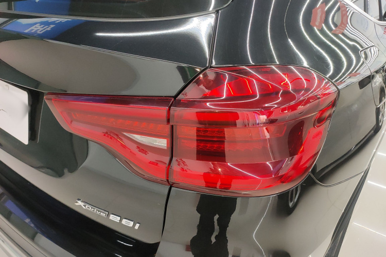 宝马X3 2021款 xDrive28i 豪华套装车身外观9
