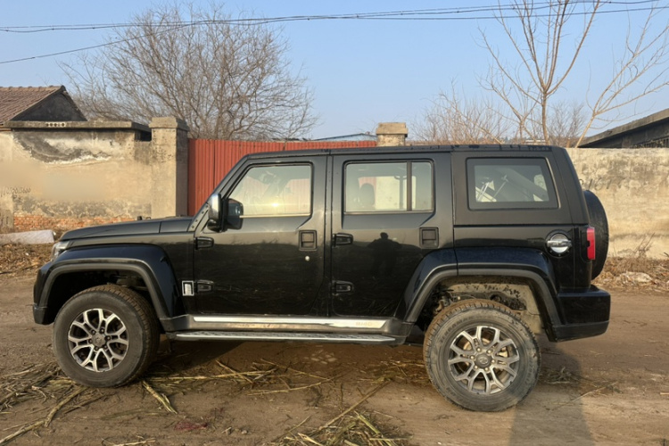 北京越野 北京BJ40 2019款 2.3T 自动四驱城市猎人版旗舰型 国VI车身外观6004