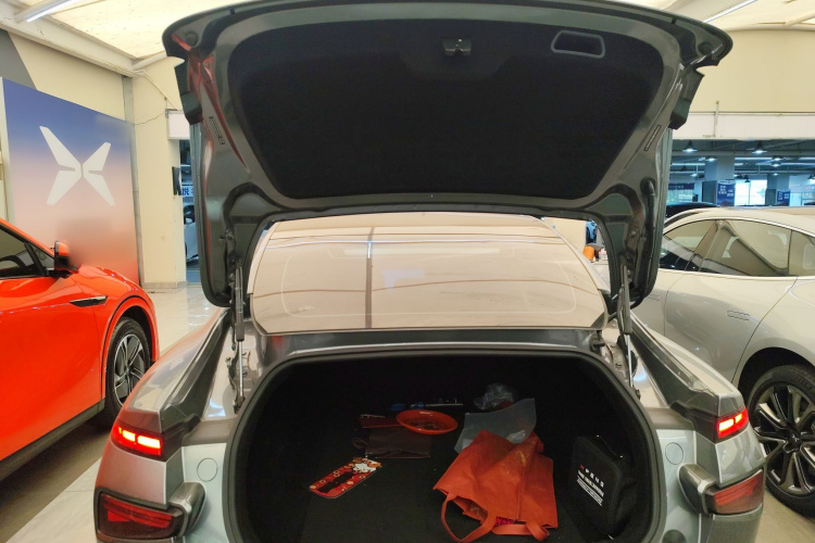 小鹏P7 2020款 670E机舱底盘23