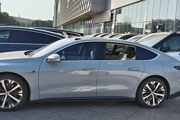 蔚来ET7 2022款 100kWh 首发版车身外观4