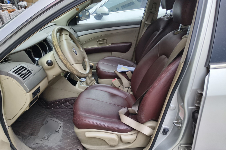 日产 轩逸 2012款 经典 1.6XE 手动舒适版中控内饰19