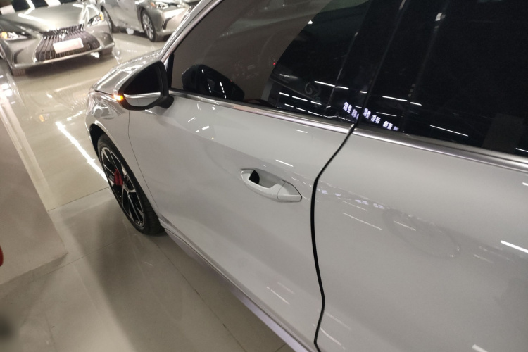 奥迪A3 2025款 A3L Limousine 35TFSI 飞驰尊享型车身外观4