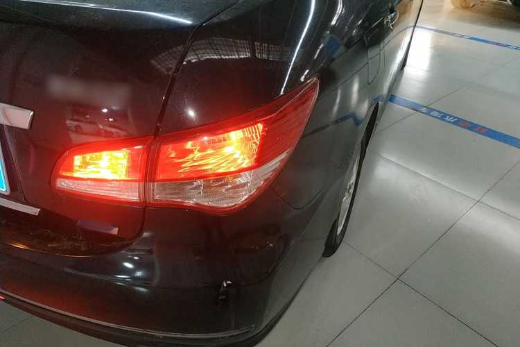 日产 轩逸 2012款 经典 1.6XE 手动舒适版车身外观9