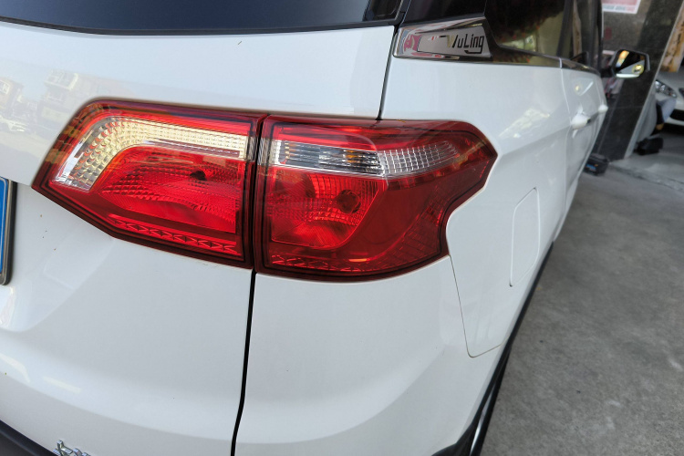 五菱汽车 五菱宏光S3 2018款 1.5L 手动豪华型 国V车身外观6006