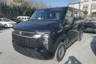 中国重汽 先锋官V 2024款 多功能版 2.0T 自动短轴低顶