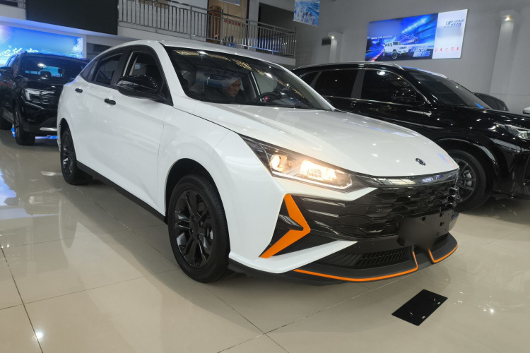 东风风神 奕炫 2024款 1.5L 自动劲速版车身外观6002