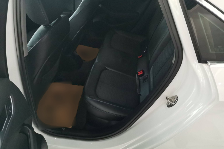 奥迪A3 2018款 30周年年型 Limousine 35 TFSI 时尚型中控内饰21