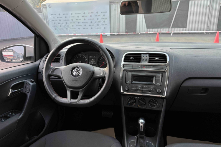 大众 高尔夫 2019款 280TSI DSG舒适型 国V中控内饰7005