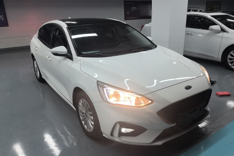 福特 福克斯 2020款 三厢 EcoBoost 180 自动锋潮型车身外观6002