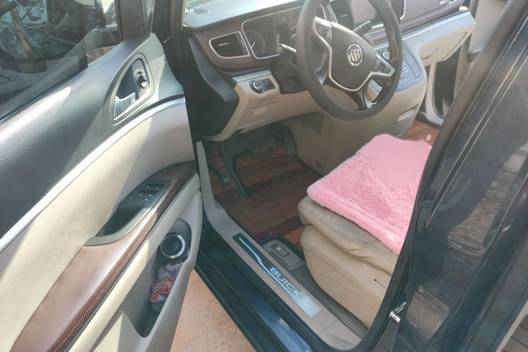 别克GL8 2014款 3.0L XT豪华商务旗舰版中控内饰7003