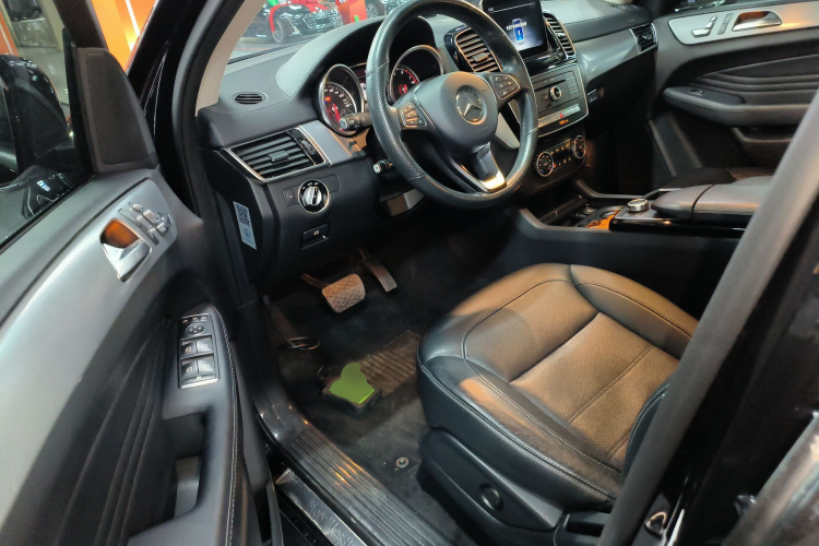 奔驰GLE轿跑 2017款 GLE 320 4MATIC 轿跑SUV中控内饰20