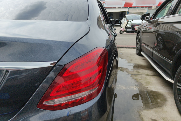 奔驰C级 2017款 改款 C 180 L 时尚型运动版车身外观9