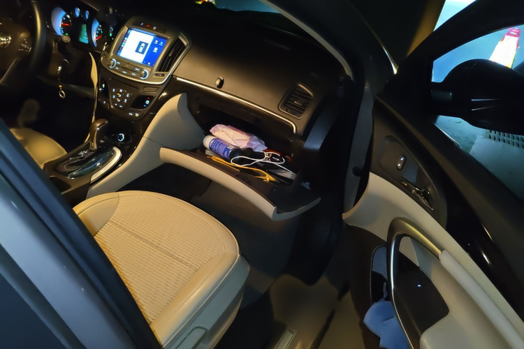 别克 君威 2015款 2.0L 领先时尚型局部细节9005