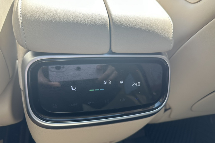 鸿蒙智行 问界M7 2024款 1.5T 后驱Plus版 5座中控内饰7004