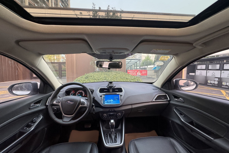 福特 福睿斯 2015款 1.5L 自动时尚型中控内饰7004