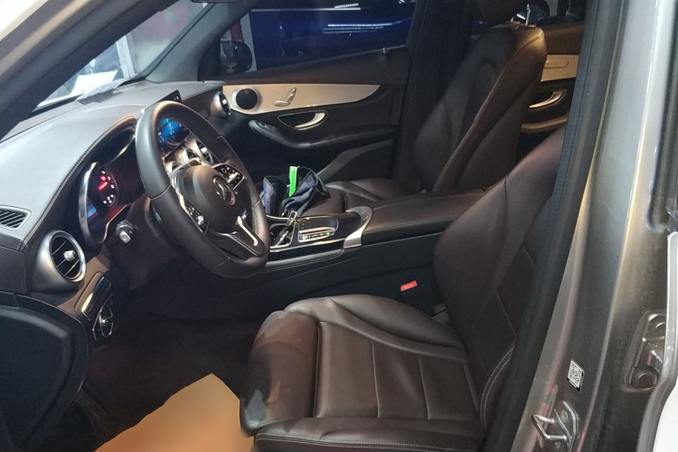 奔驰GLC 2020款 GLC 260 L 4MATIC 动感型中控内饰19