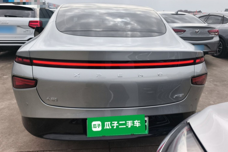 小鹏P7 2021款 480G车身外观6