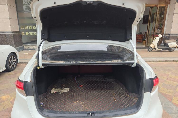 丰田 雷凌 2021款 双擎 1.8H E-CVT进取版中控内饰23