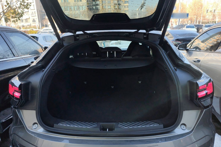 领克05 2020款 2.0TD 四驱劲Halo机舱底盘23