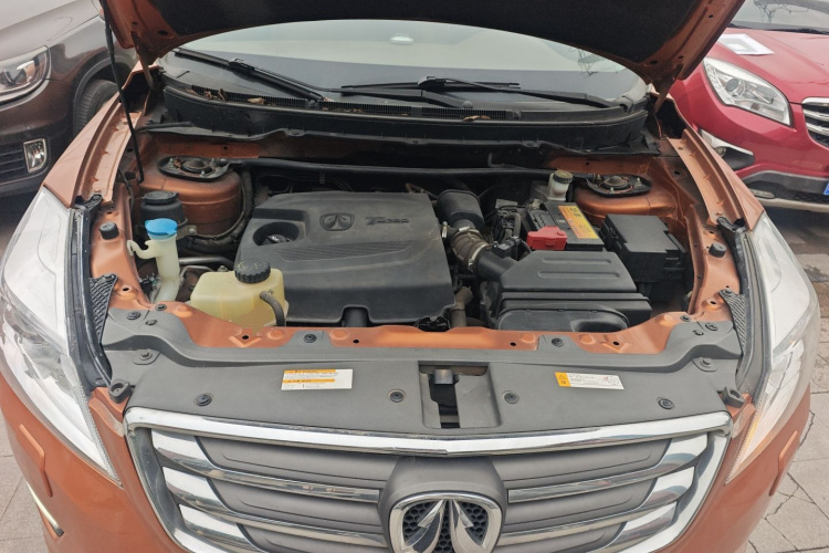 北汽威旺S50 2016款 1.5T CVT欢动尊贵型机舱底盘24