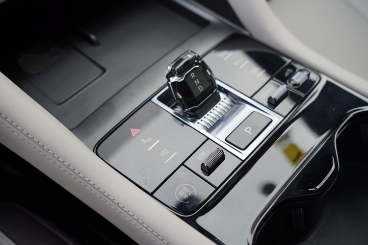 比亚迪 宋PLUS新能源 2025款 EV 605km 旗舰型中控内饰7006