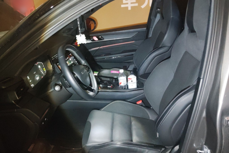 领克01 2021款 2.0TD 四驱劲Halo中控内饰19