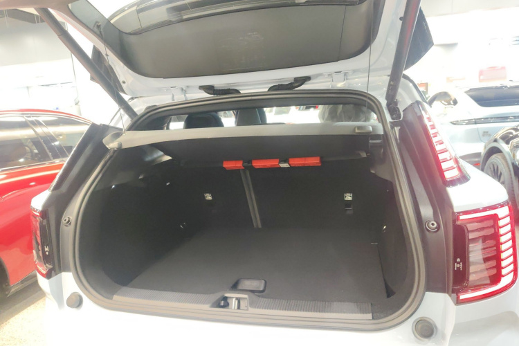 沃尔沃EX30 2025款 后驱长续航版 Plus机舱底盘23