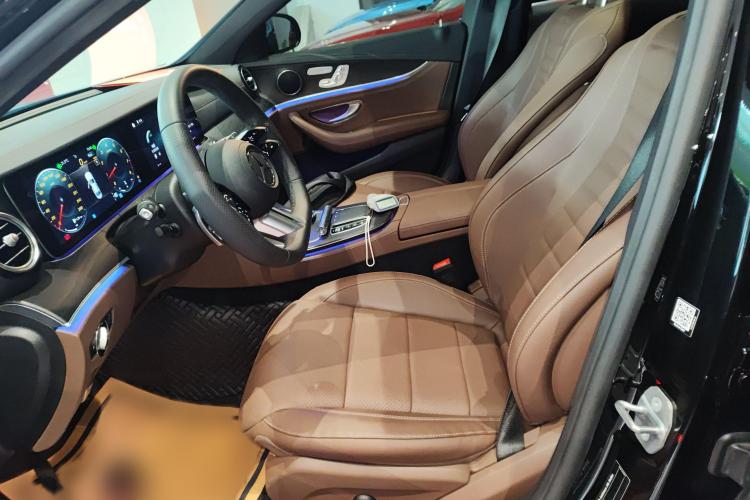 奔驰E级 2023款 E 300 L 运动时尚型中控内饰19