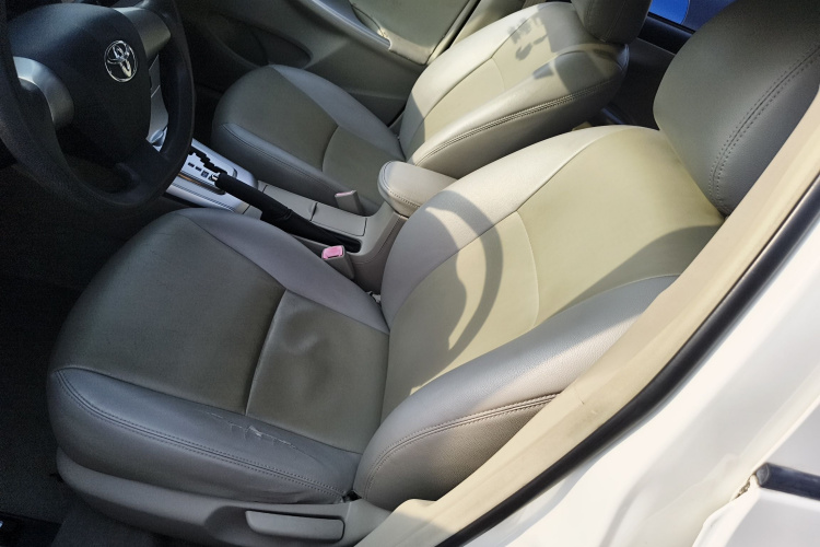 丰田 卡罗拉 2011款 1.6L 自动GL中控内饰19