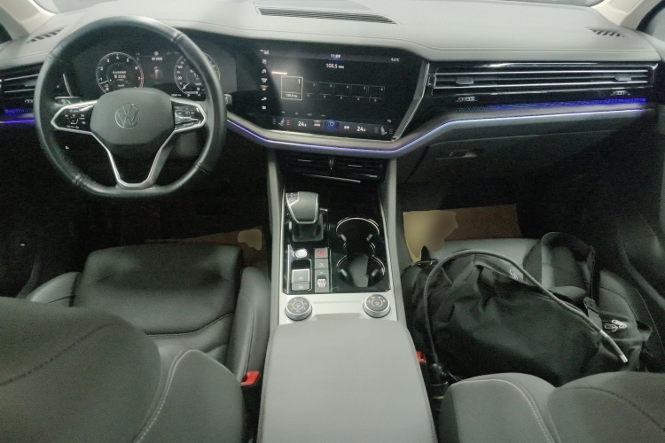 大众 途锐 2023款 3.0TSI 锐享版 曜黑运动套装中控内饰12