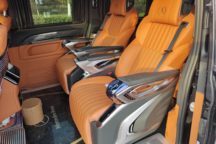 奔驰 威霆 2024款 2.0T 商务版 7座中控内饰21