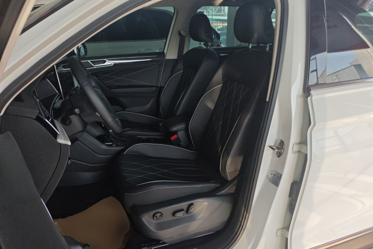 大众 途观L 2024款 300TSI 自动两驱智享版中控内饰19