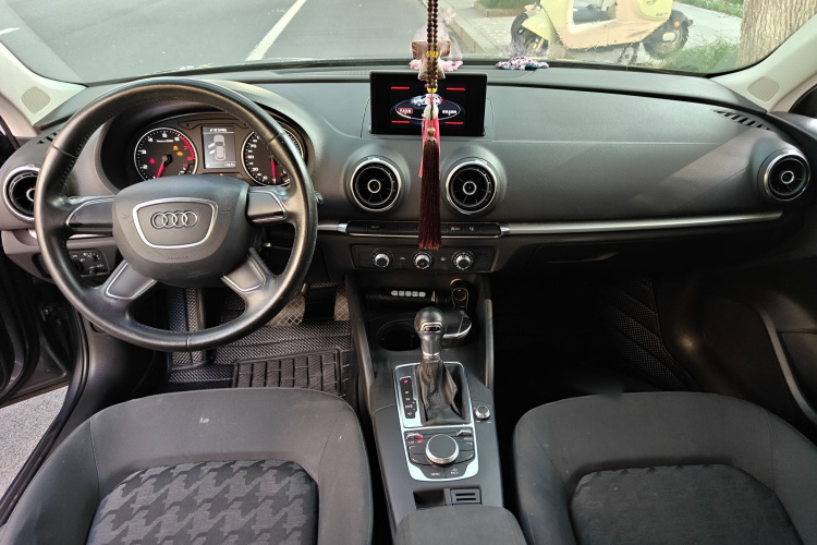 奥迪A3 2014款 Sportback 35 TFSI 自动进取型中控内饰12