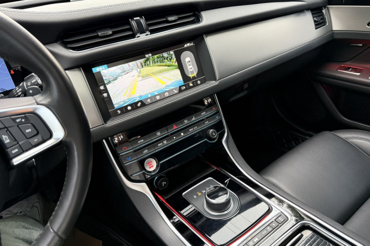 捷豹XFL 2020款 XFL 2.0T P200 两驱精英版中控内饰7013