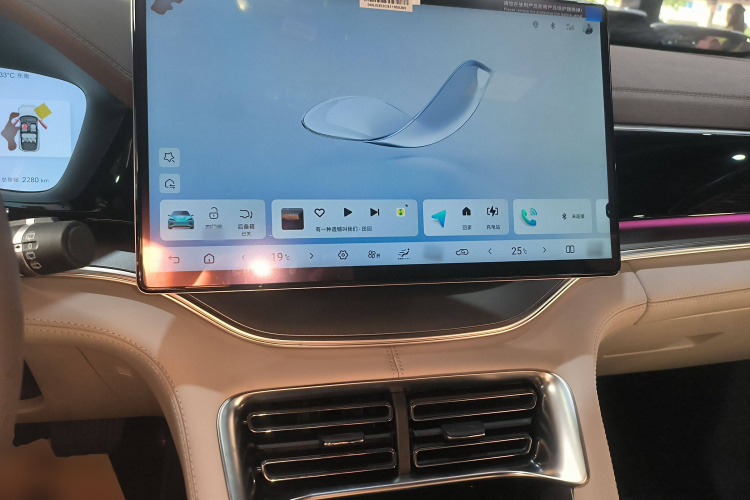 比亚迪 宋PLUS新能源 2025款 DM-i 智驾版 112KM 尊荣型中控内饰7002