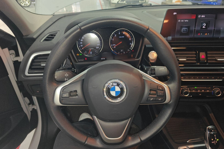 宝马1系 2023款 120i M运动版中控内饰13