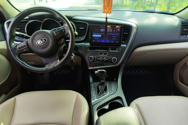 起亚K5 2015款 2.0L 自动GL中控内饰12