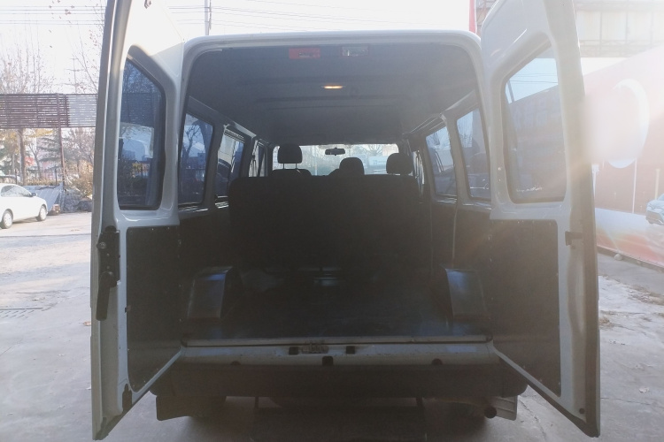 江铃 特顺 2021款 2.8T空间王金牛款短轴中高顶6座柴油国VI JX493机舱底盘23