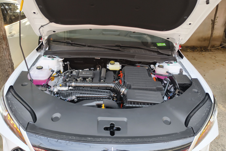 比亚迪 秦PLUS 2025款 DM-i 智驾版 55KM领先型机舱底盘24