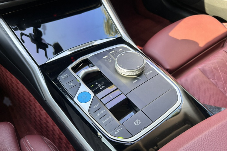 宝马i3 2023款 eDrive 40 L 曜夜套装中控内饰7008