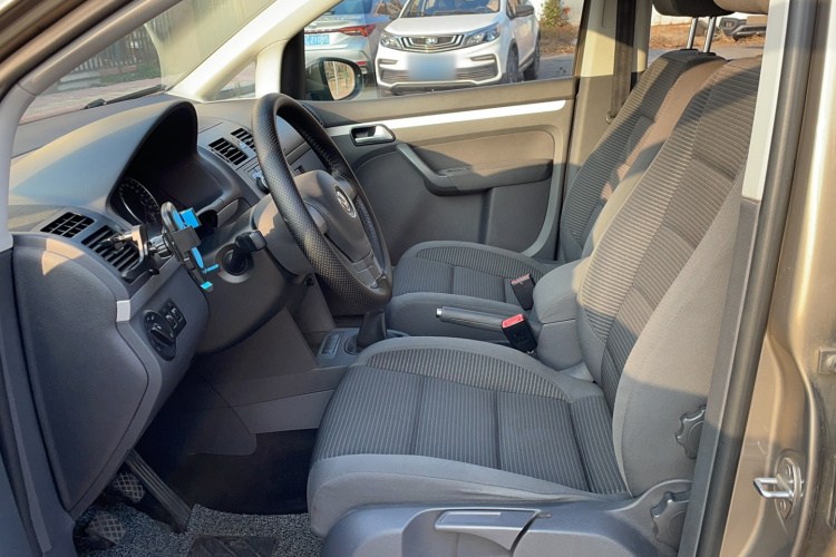 大众 途安 2015款 1.4T 手动风尚版5座局部细节19