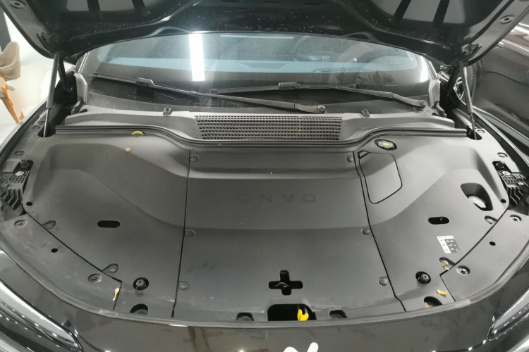 乐道L60 2024款 85kWh 四驱版机舱底盘24